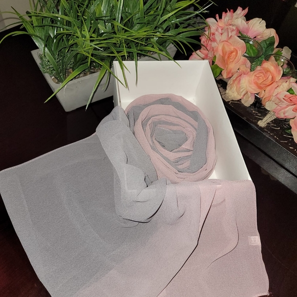 Scarf - Picture 3 of 9